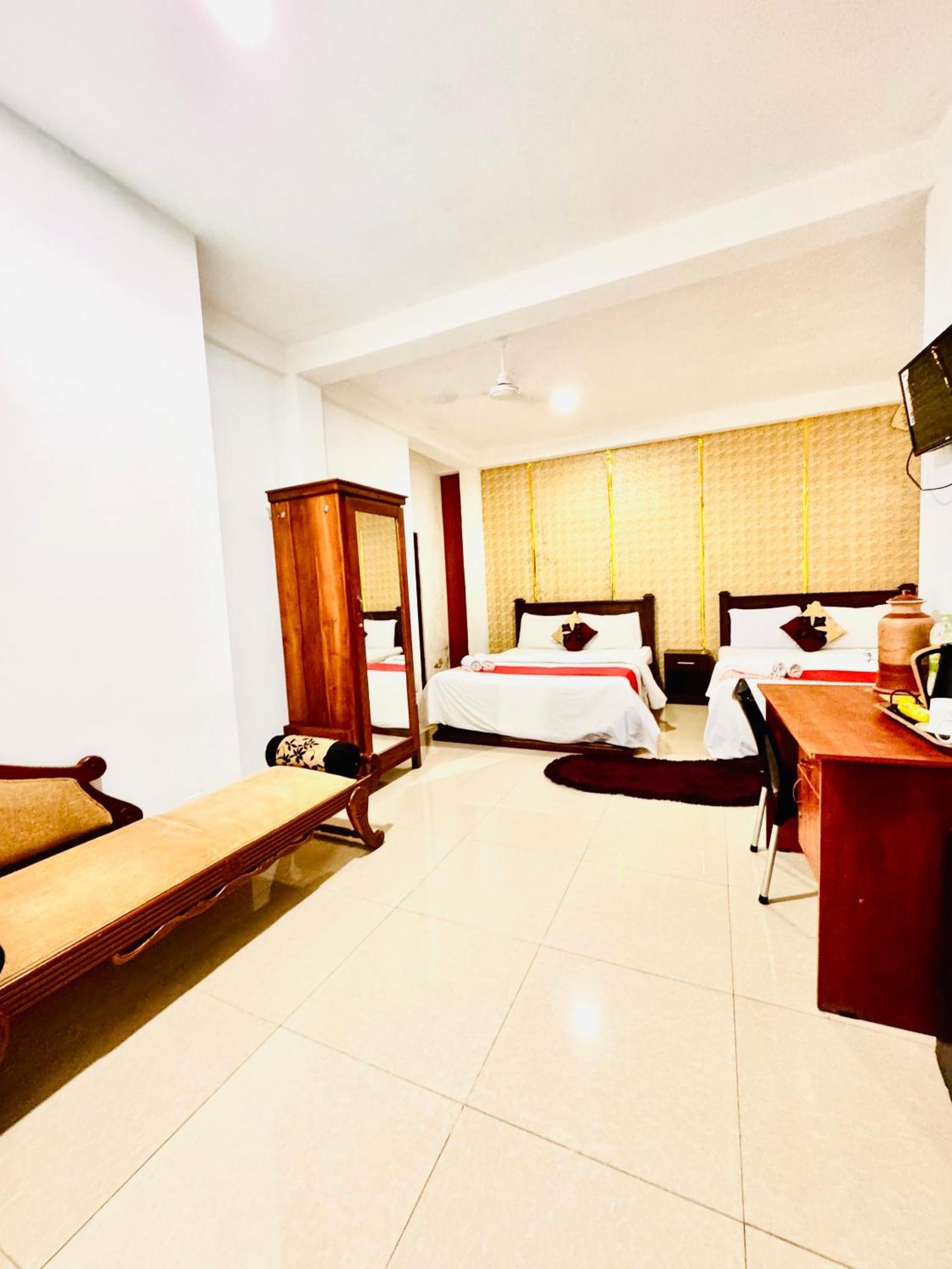 Airport Transit Kings Hotel كاتوناياكى المظهر الخارجي الصورة