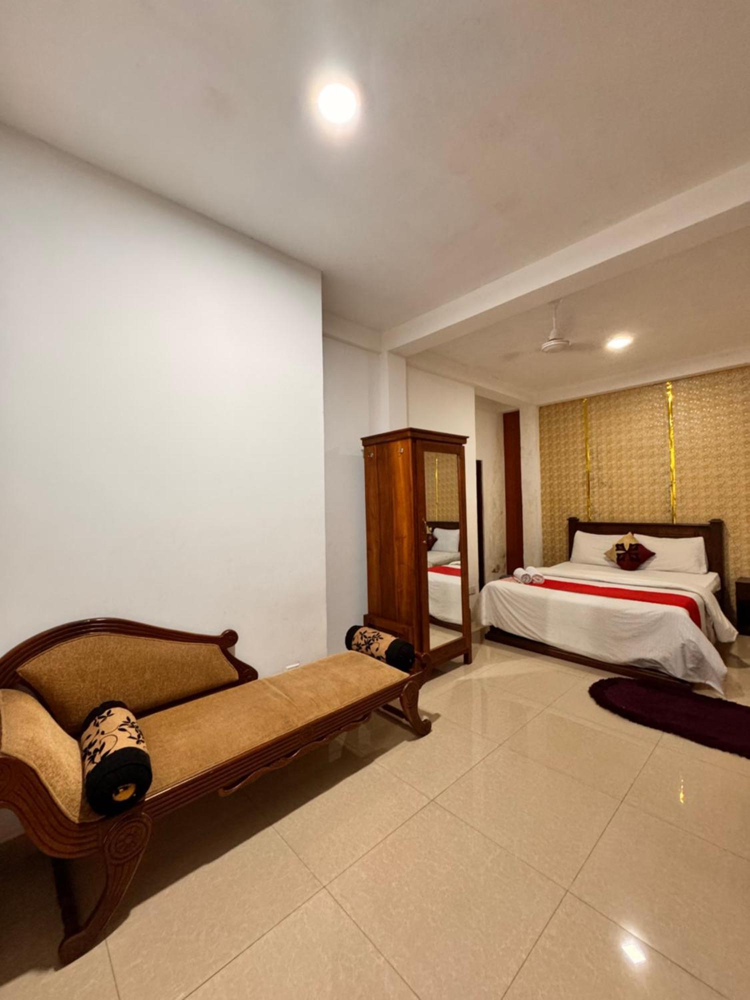 Airport Transit Kings Hotel كاتوناياكى المظهر الخارجي الصورة