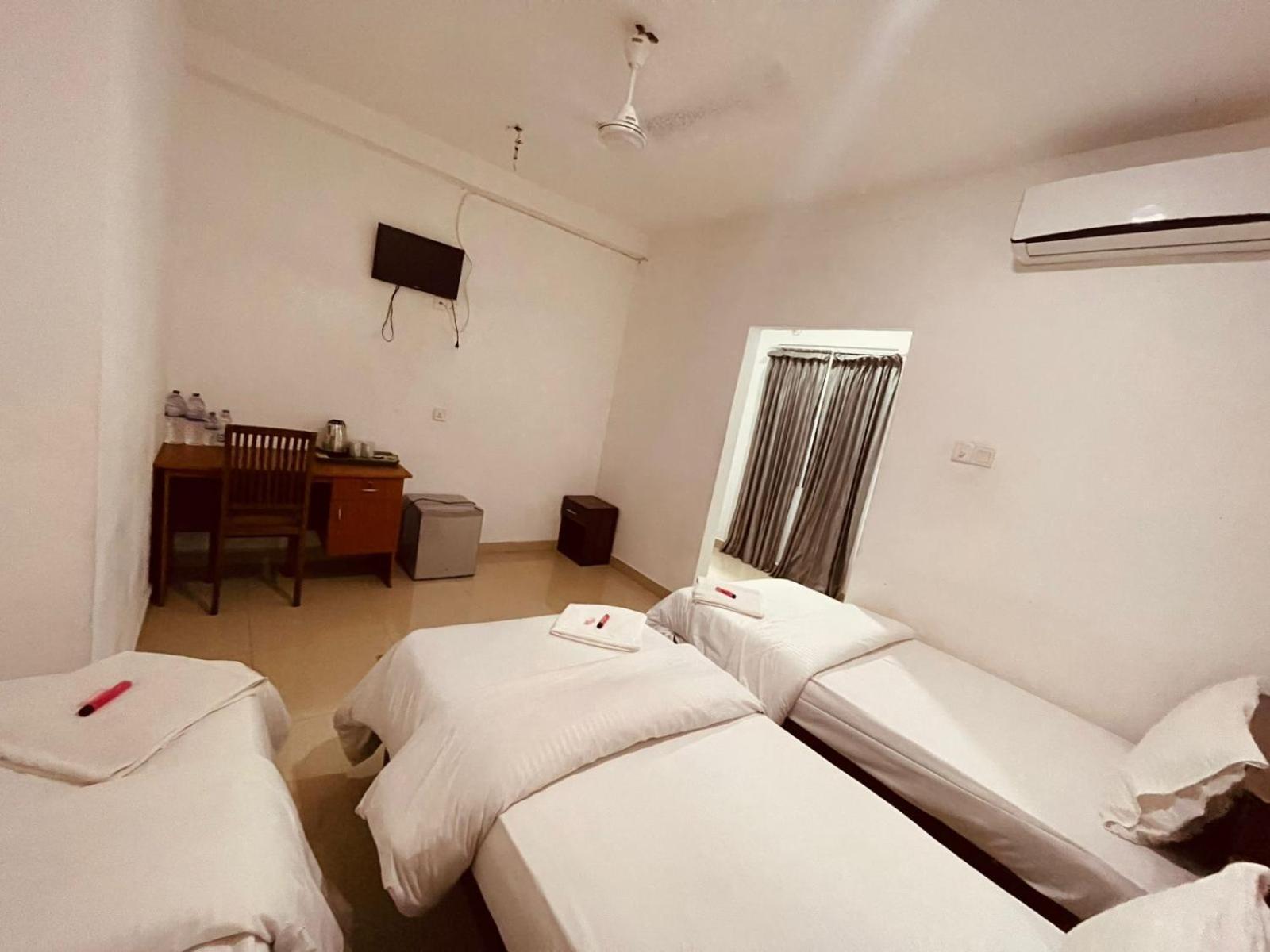 Airport Transit Kings Hotel كاتوناياكى المظهر الخارجي الصورة